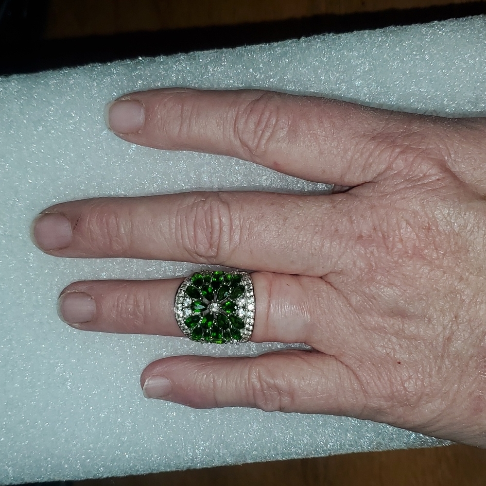 Russian Chrome Diopside 3.74 ctw - Picture 7 of 7